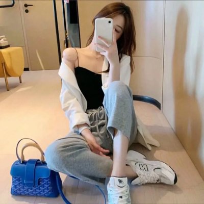 庇护棕榈树下